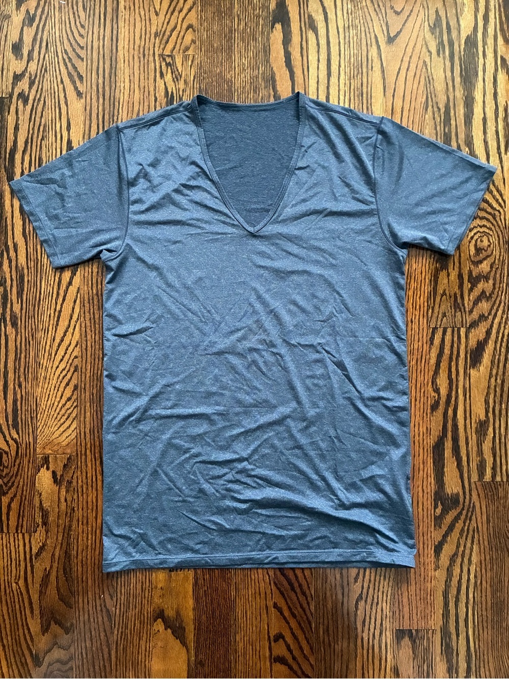 Uniqlo AIRism V-Neck T-Shirt in Navy